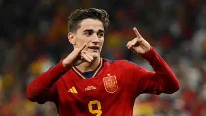 كم عمر جافي لاعب برشلونة الاسباني؟ وكم طوله؟