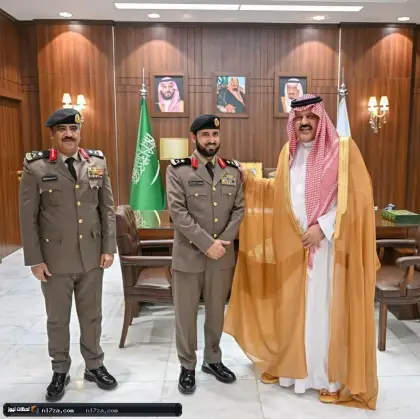 أمير حائل يُقلّد نائب مدير شرطة المنطقة والضباط رتبتهم الجديدة