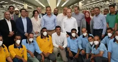 وزير الصناعة يتفقد مجمع مصانع شركة مصر للغزل والنسيج