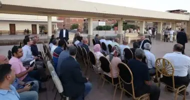 وزير النقل يجتمع بمسئولى السكة الحديد على رصيف محطة "محلة روح" بعد الحادث