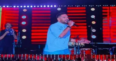 حماقى يبدأ حفل Egyptian Fan Zone بأغنية بيقولولك إيه من ألبومه الجديد