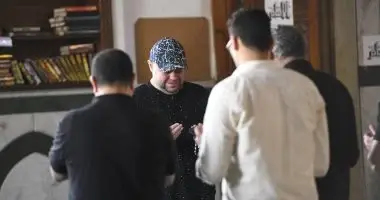 انهيار مدحت تيخا فى جنازة الفنان أحمد جلال عبد القوى