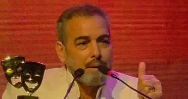 أحمد عبد العزيز: رغم جراحة الأحبال الصوتية.. حضرت تلبية لدعوة المسرح