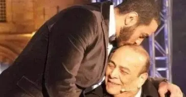 عمرو سعد وحميد الشاعرى وعمرو الليثى ينعون والد تامر حسنى