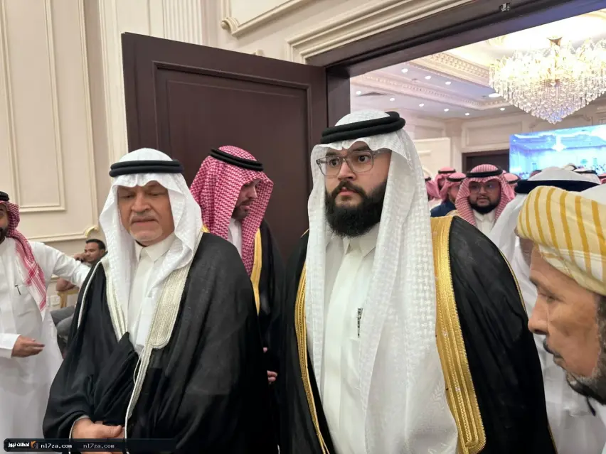 يحتفي بزفاف نجله يحتفي بزفاف نجله