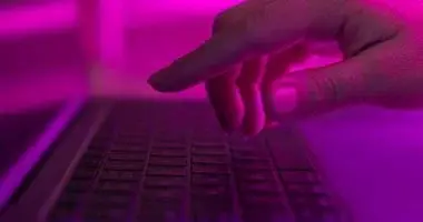 تسريب معلومات 51 مسئولا بريطانيا لـ40 ساعة.. ما القصة؟