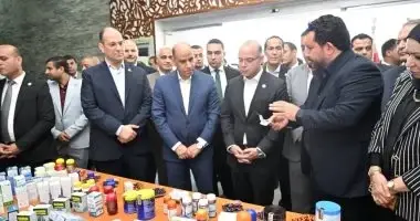 وزيرا "الاستثمار والتجارة الخارجية" و"العمل" ومحافظ القليوبية يتفقدون عددا من المصانع وزيرا "الاستثمار والتجارة الخارجية" و"العمل" ومحافظ القليوبية يتفقدون عددا من المصانع