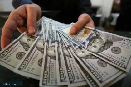 الدولار يرتفع.. وحذر بشأن أسعار الفائدة