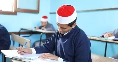 طلاب الدور الثانى للثانوية الأزهرية يختتمون اليوم الامتحانات بالأحياء والتفسير