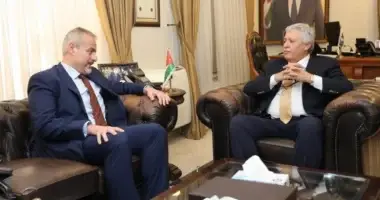 السفير المصرى فى عمان يبحث مع وزير العمل الأردنى أوضاع العمالة المصرية