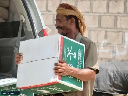 «سلمان للإغاثة» يوزّع 3,000 سلة غذائية في مديريتي عتق والصعيد بمحافظة شبوة