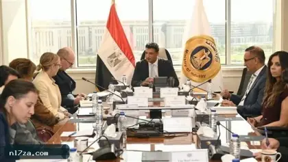 وزير الصناعة يبحث مع البنك الأوروبي دعم التصنيع الأخضر والطاقة المتجددة وترشيد المياه في مصر