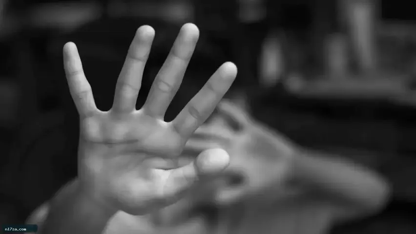 قيدوهما وجردوهما من ملابسهما.. معلمون «يكوون» طفلين بـ«الحديد والنار»! قيدوهما وجردوهما من ملابسهما.. معلمون «يكوون» طفلين بـ«الحديد والنار»!