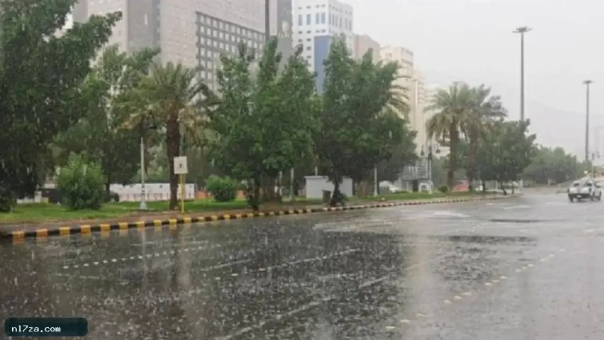 امطار غزيرة ورياح شديدة تضرب محافظتي الجموم وبحرة في مكة المكرمة