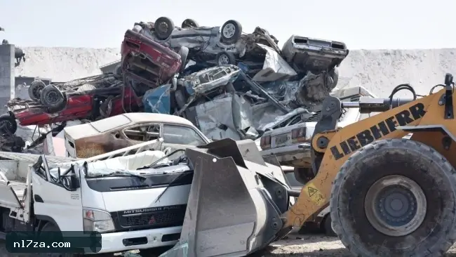 المرور يضبط سائق مركبة نقل لقيامه بإلقاء مخلفات في الجابرية