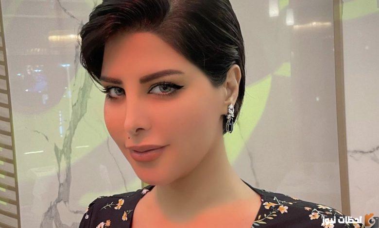 شمس الكويتية توضح حقيقة رغبتها بالزواج خوفاً من انقراض سلالتها كشفت الفنانة الكويتية شمس عن موقفها من الزواج بعدما أن صرحت أن الإعلان قام بتحريف أقوالها بعدما قامت بنشر فيديو خاص بها على مواقع التواصل الاجتماعي، وقالت " الإعلام منزل خبر أني قائلة إني ما ودي أتزوج لأني خائفة على سلالتي من الانقراض، يا لطيف على الإعلام البغبغان". وقامت شمس الكويتية بانتقاد الإعلام قائلة " هو نفس الإعلام اللي نشر خبر أني ناوية أرفع قضية على أمي، أنا كنت أضحك في شهر 4 أيام عيد ميلادي مع أمي وقلت لها أرفع قضية عليكِ ليش جبتيني من غير ما تأخذين رأيي". ويذكر أن شمس الكويتية قد نشرت على صفحتها الشخصية على مواقع التواصل الاجتماعي قائلة " لا أرغب في الزواج لكنني أخشى على سلالتي النادرة من الانقراض".