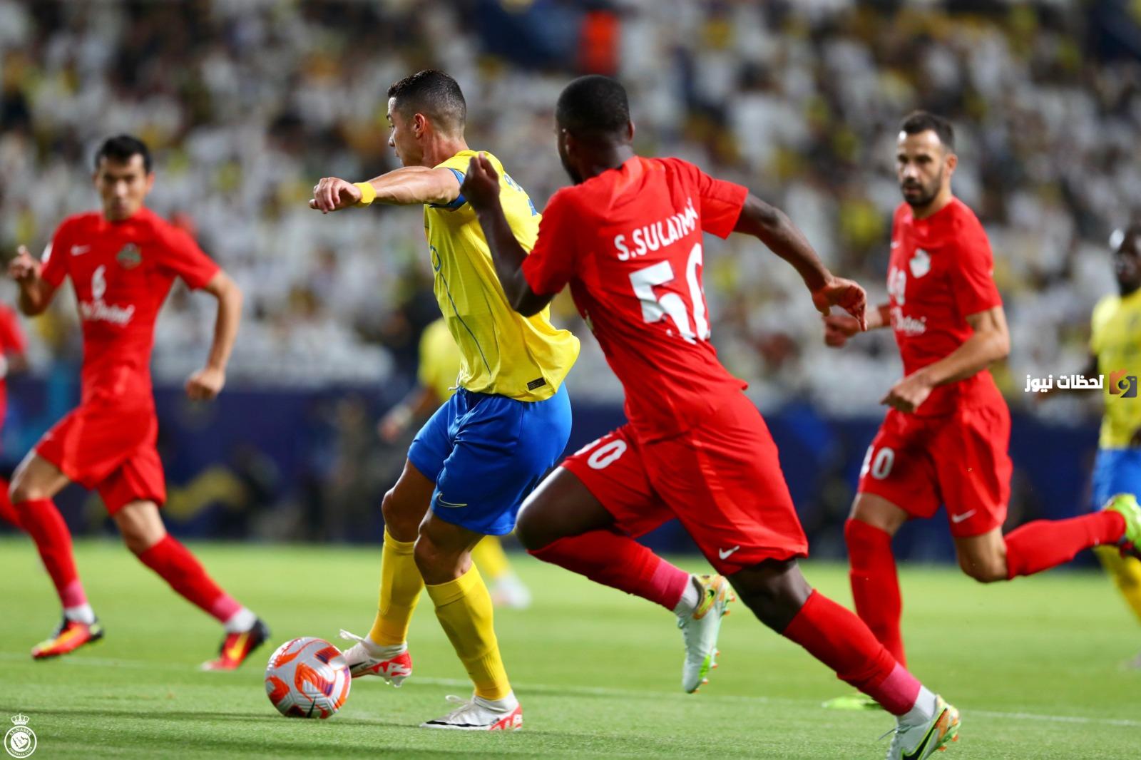 فديو صادم للجميع..شاهد البرتغالي رونالدو يدفع أحد أعضاء فريق الأهلي