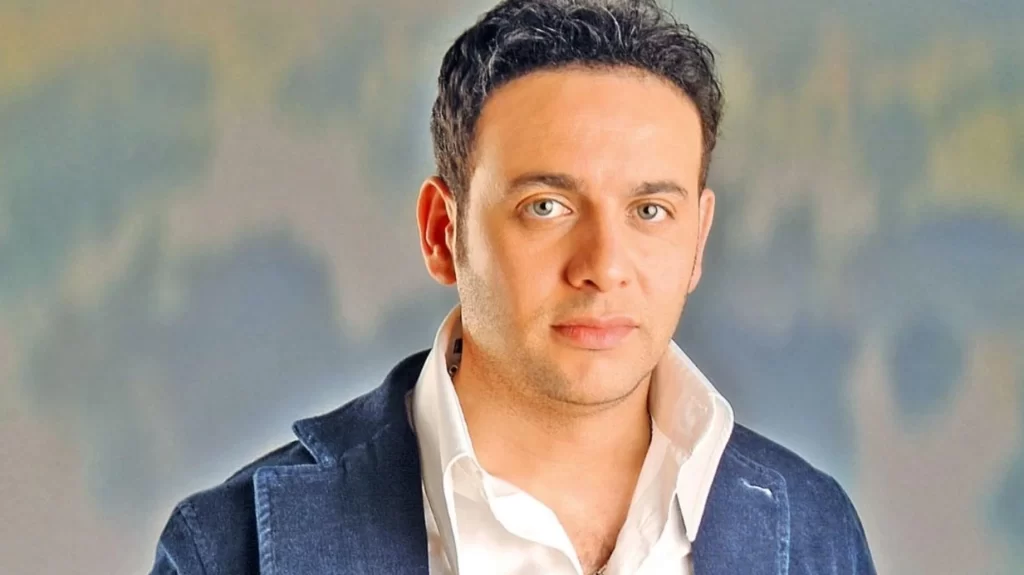 من هو مصطفي قمر ويكيبيديا وكم عمره