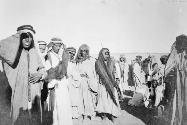 أين توجد عائلة العويس