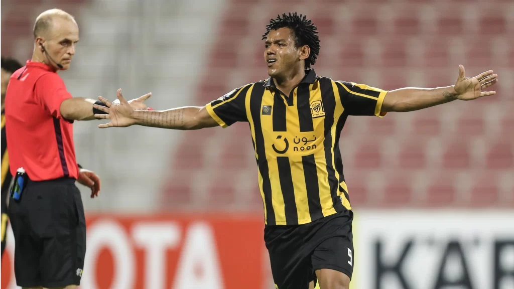 اقتراب رحيل رومارينيو .. هل ينتقل نجم الاتحاد إلى الشباب