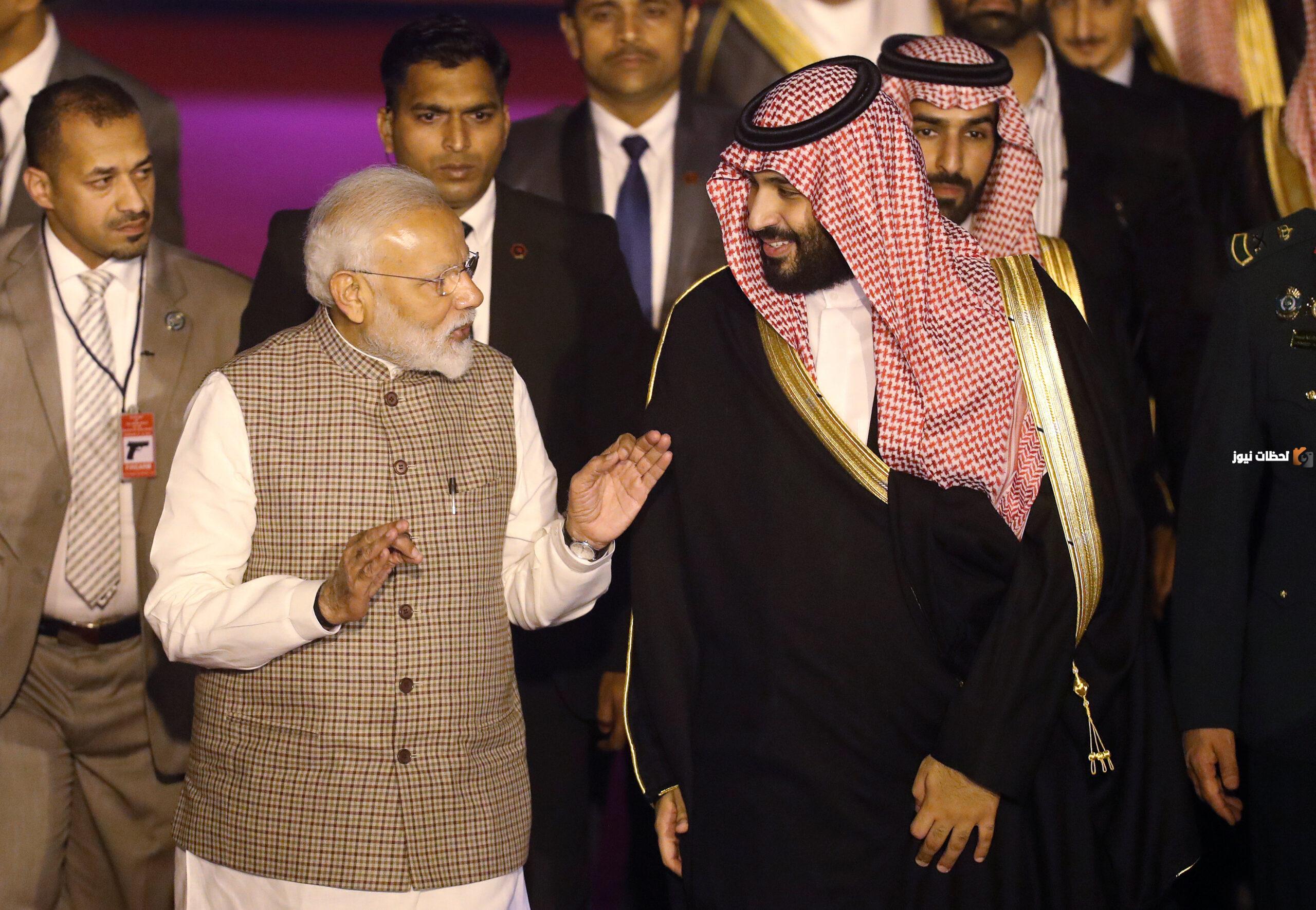 أغنى رجل في الهند يُقبل كتف ولي العهد محمد بن سلمان