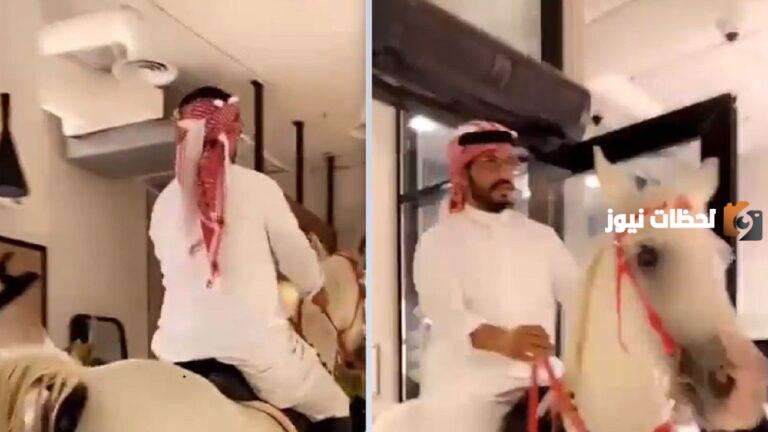 شاب يحتفل باليوم الوطني على حصان