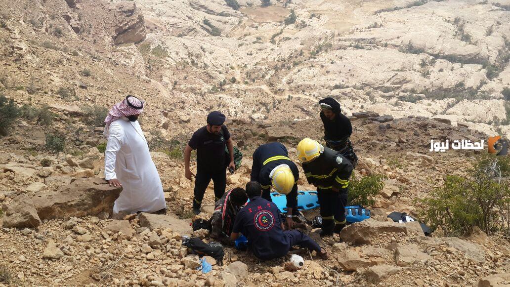 صاحب المقطع المنتشر يوضح تفاصيل سقوطه من جبال جازان