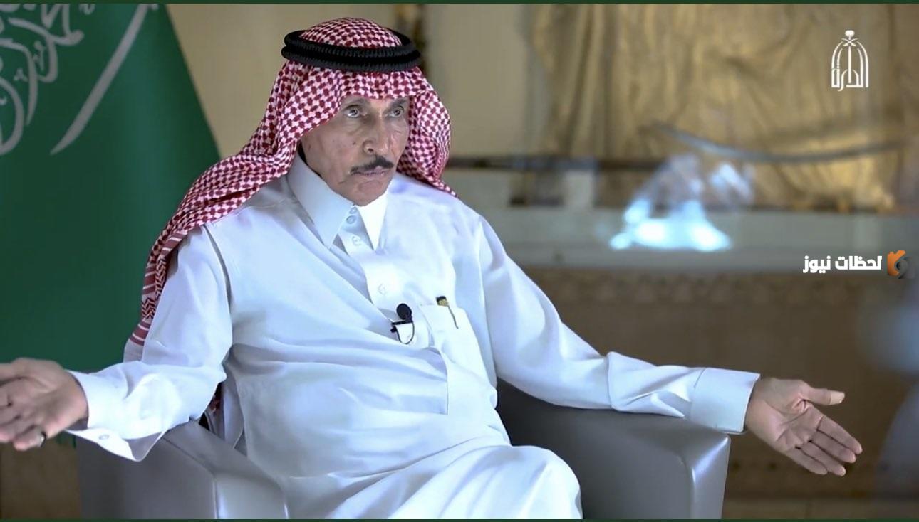 كم عمر صالح المنصوف خطاط العلم السعودي