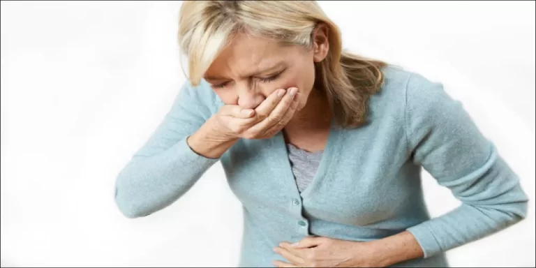 ما دلالة تكرر استفراغ رغوة بيضاء؟