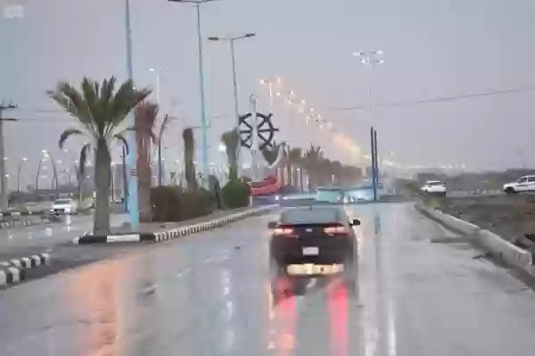 الأرصاد السعودية تحذر من أمطار رعدية متوسطة