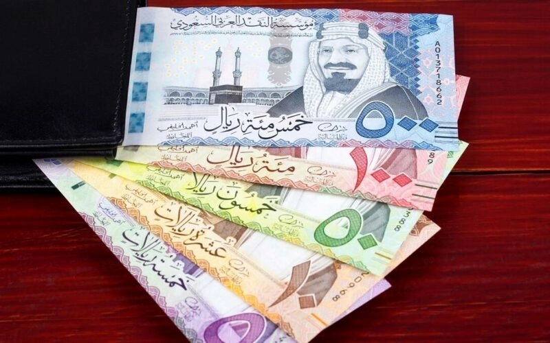 تعرف على سعر الريال السعودي مقابل الدولار الأمريكي اليوم