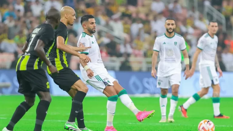 توتر ومشادات كلامية داخل غرفة الملابس نادي الاتحاد السعودي