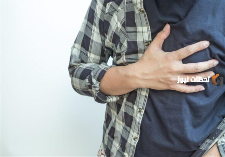 ما سبب ظهور بقع صفراء على الثدي عند الرجال