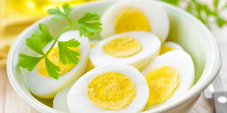 مدة سلق البيض على النار بدون رائحة