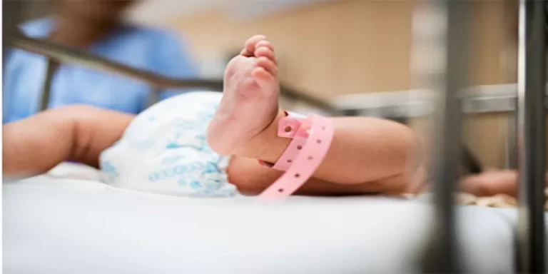 هل من الطبيعي وجود ألم بالظهر بعد الجراحة القيصرية