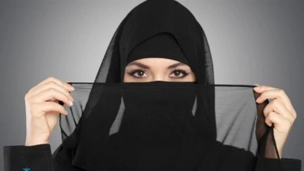 هل يجوز لبس النقاب في العمرة