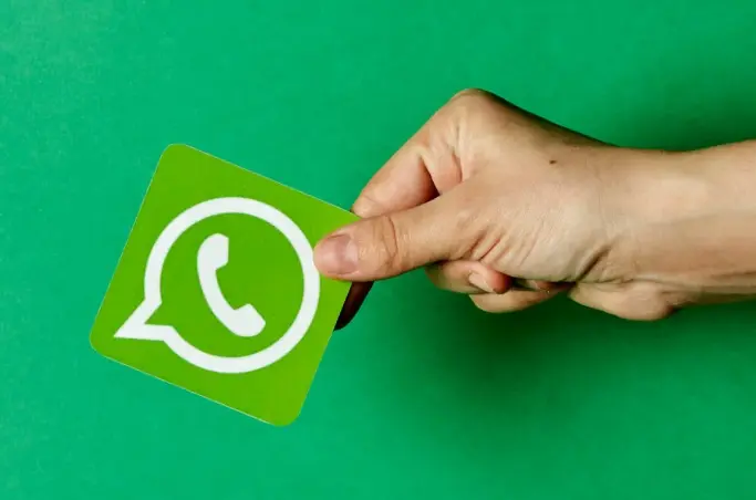 إضافة شخص على الواتس آب