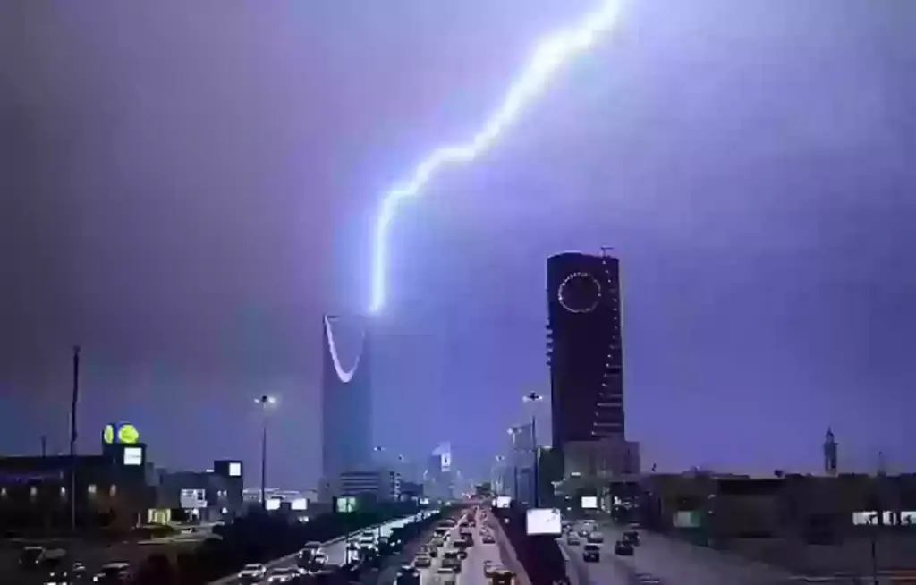 لأهالي الرياض الأرصاد السعودية تنقل لكم توقعات حالة الطقس لمدة الثلاثة أيام القادمة في الرياض