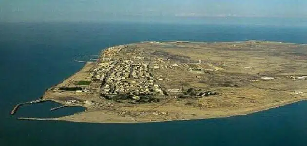 أين تقع جزيرة فيلكا بالتحديد وما طرق الوصول إليها من السعودية؟