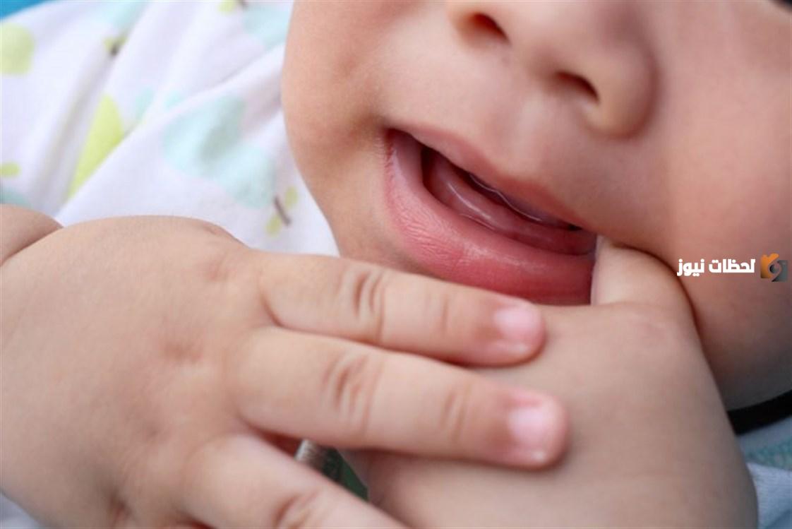 إليك أشهر وصفات طبيعية للقضاء على ألم التسنين لدى الأطفال