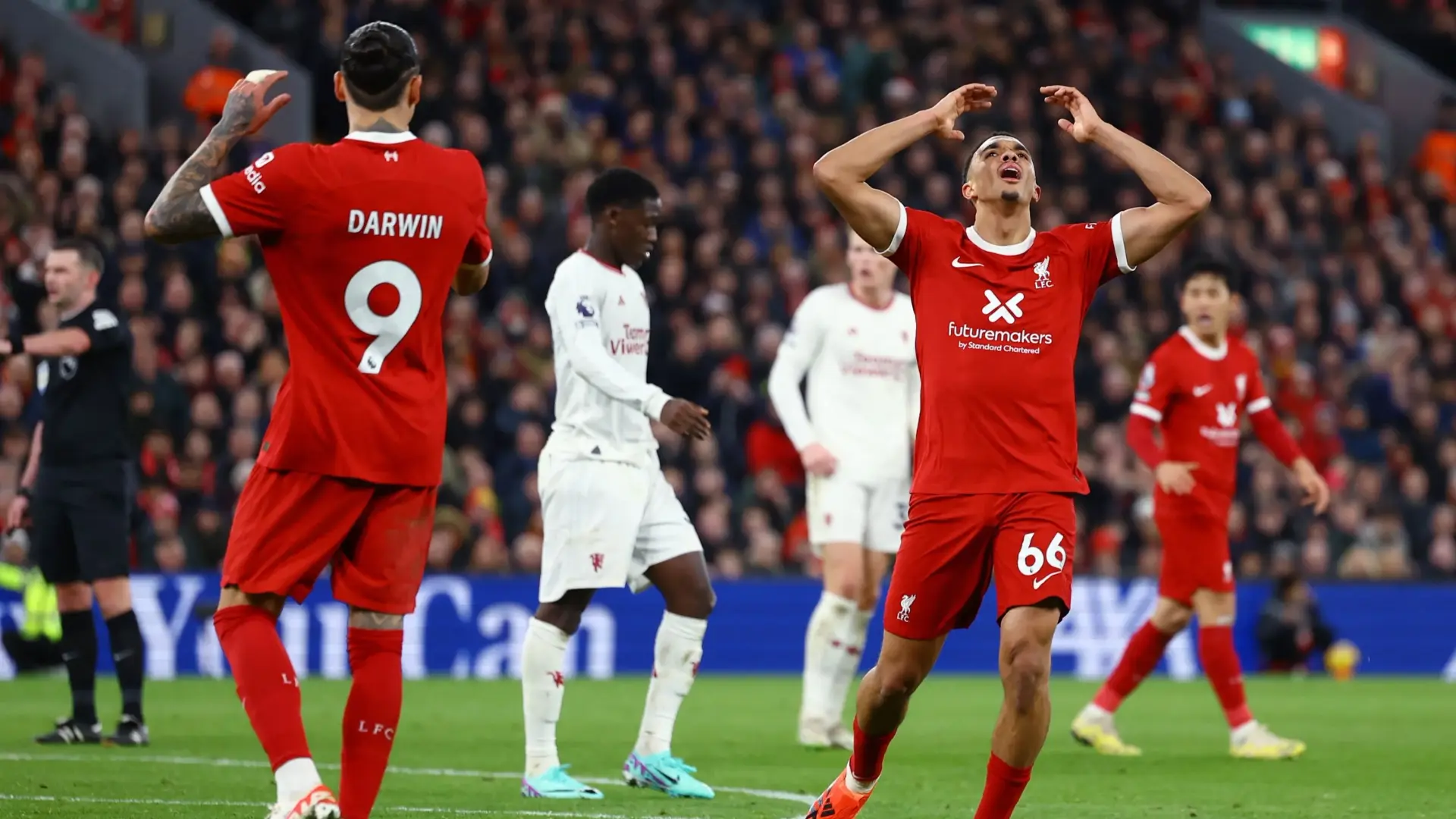 مانشستر يونايتد يحرم ليفربول من التربع على عرش جدول ترتيب الدوري بتعادله السلبي اليوم في قمة هذا الأسبوع من الريميرليج