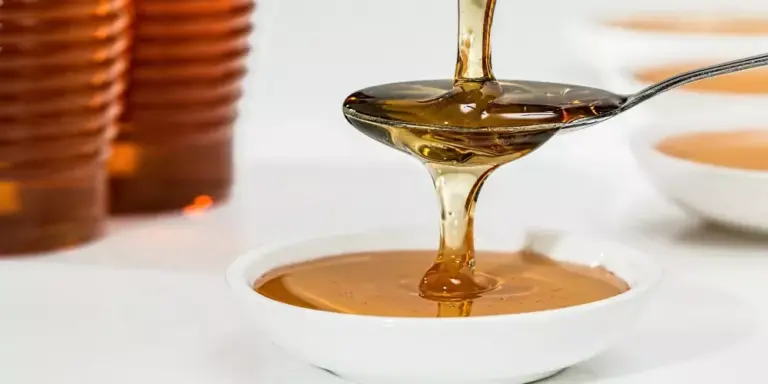 خصائص العسل الطبيعي ومميزاته