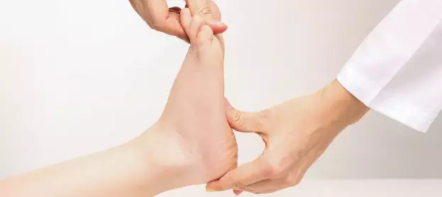 طرق علاج الفلات فوت عند الأطفال وأعراضه