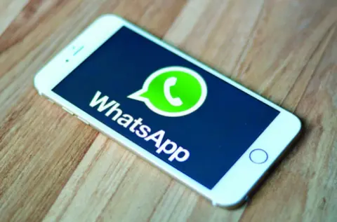 طريقة إخفاء الظهور في الواتس آب للآيفون