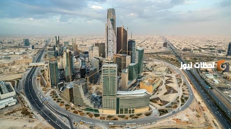 كم تبعد القويعية عن الرياض