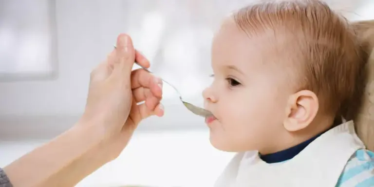 ما هي أطعمة تسبب الضرر للأطفال دون عمر السنة
