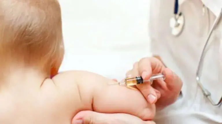 ما هي التطعيمات الاساسية والاختيارية للأطفال في عمر 6 أشهر