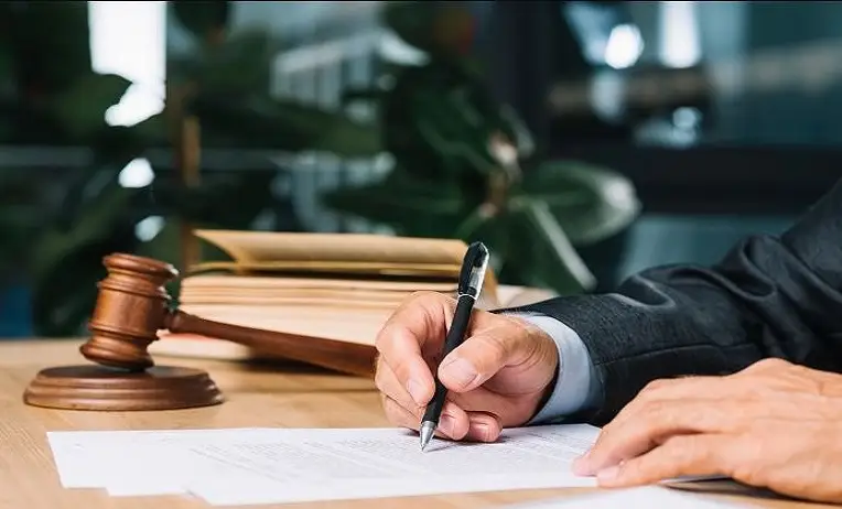 وزارة العدل توضح عقوبة التزوير في السعودية