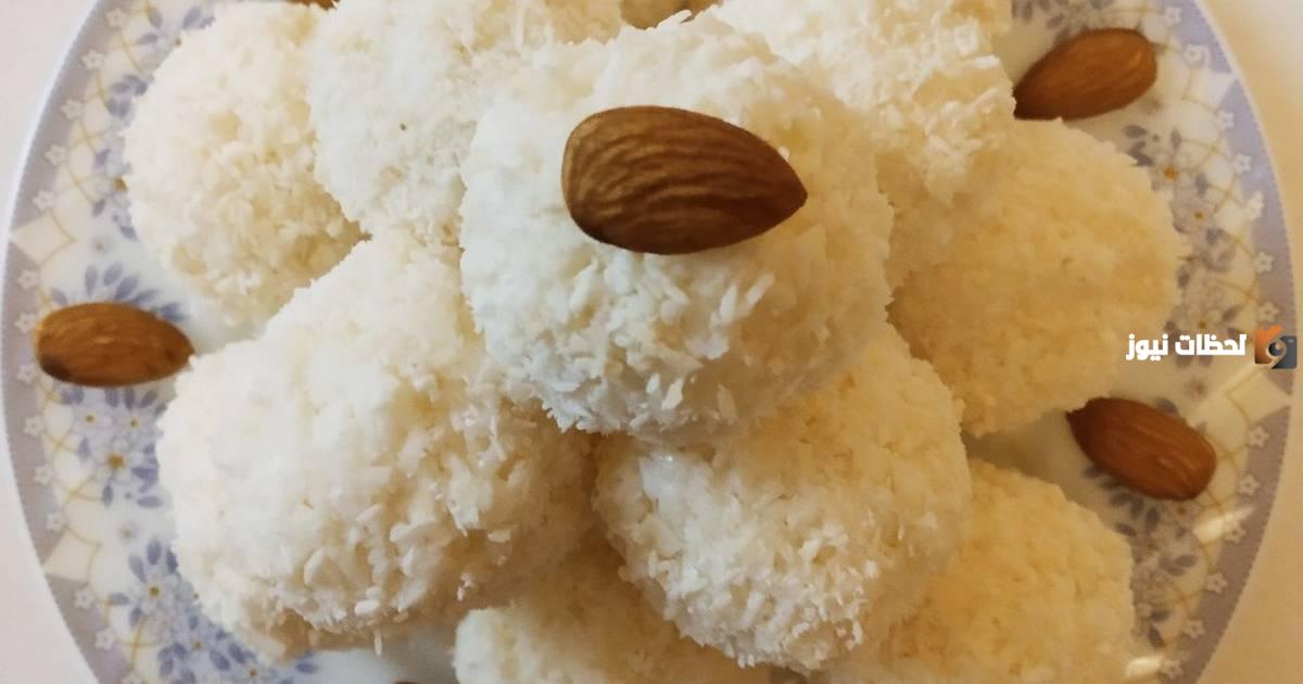 كرات جوز الهند بالفرن باللوز