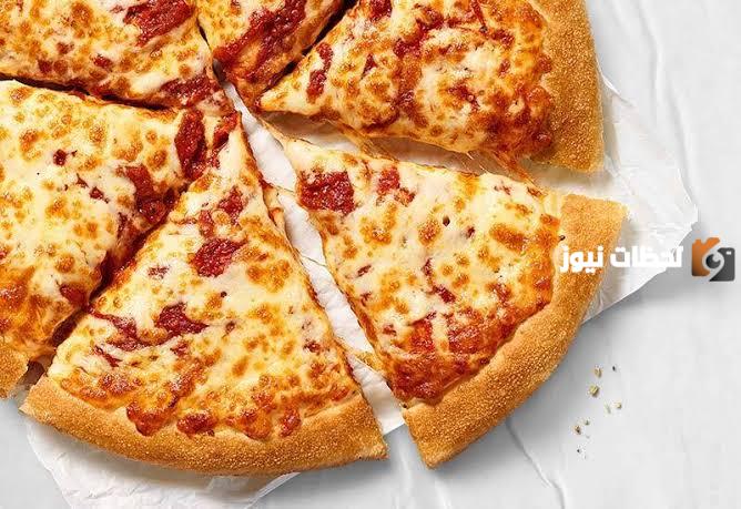 طريقة عمل البيتزا بالفراخ والجبنة الموتزاريلا زي المحلات